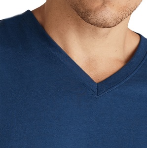 T-shirts pour hommes à col en V avec logo personnalisé, coton léger, vêtements décontractés, fabricant en gros de t-shirts pour hommes - Product Image 3