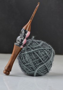 Luxury Epoxy Resin Wooden <b>Crochet</b> <b>Hook</b> Comfortable Grip Handmade Knitting Accessory for Daily Crafting Use - Product Image 5