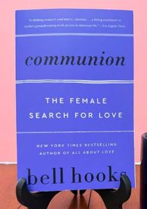 Communion : La recherche de l'amour chez la femme par Bell Hooks, livre broché sur la psychologie féministe et les relations humaines - Product Image 2