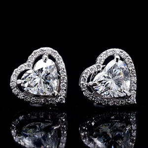 Boucles d'oreilles en diamant de laboratoire taille cœur, certifiées IGI, couleur E, unisexe, vintage, or massif 14 carats, cadeau d'anniversaire, bijoux - Product Image 1