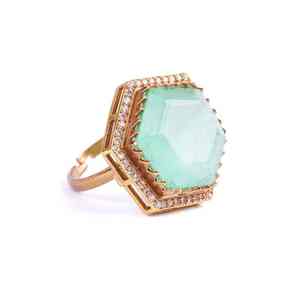 Anillo de Plata 925 con Gema Verde en Forma de Hexágono, Acabado en Oro Vintage, Joyería Victoriana de Cóctel - Product Image 1