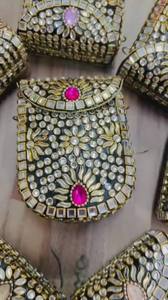 Magnifique pochette de mariage en mosaïque Kundan, ornée de broderies complexes en pierres et perles, pour femmes et filles. - Product Image 2