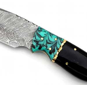 Cuchillo utilitario de punta caída de acero de Damasco hecho a mano con mango de cuerno de búfalo y resina turquesa, con trabajo de limado en latón. - Product Image 2