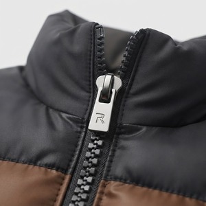 Chaqueta Acolchada Relevo para Hombre, Color Marrón y Negro, Cuello Alto, Cierre de Pullover, Resistente al Agua y al Viento, Informal para Invierno - Product Image 3