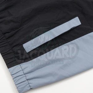 Chaqueta Cortavientos Unisex Premium con Capucha, Transpirable e Impermeable para Senderismo, Correr y Viajar - Product Image 4