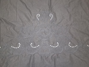 Oferta Especial: Vestidos Coordinados para Niños de Algodón Negro Ligero de Primera Calidad con Bordado de Tela, Damasco Tono sobre Tono, Trabajo de Ojal y Calado - Product Image 1