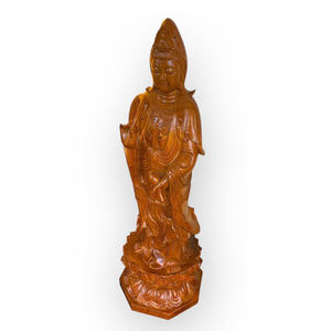 La statue debout de la déesse de la miséricorde, exquisamment sculptée, est en bois de Huong. - Product Image 5
