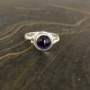 Anillo de Amatista Natural en Plata de Ley 925, Joyería Artesanal con Gema Púrpura para Mujer, Elegante, Joyería para Uso Diario - Product Image 1