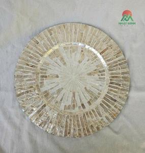 Plateau décoratif rond artisanal en nacre incrustée, motif mosaïque coquillage, base en MDF, style bohème côtier, plateau de service, plateau de présentation - Product Image 6
