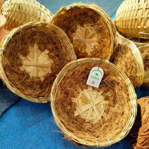 Nido de Bambú Natural para Pájaros - Casa para Pájaros Ecológica, Transpirable y Hecha a Mano, Comedero para Loros, Pinzones y Pájaros de Jardín, para Todas las Estaciones - Product Image 1