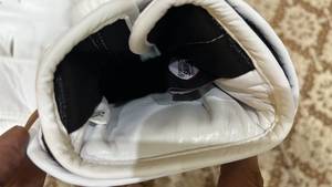 Gants de boxe thaïlandaise et de MMA en cuir blanc personnalisables faits à la main pour l'entraînement et le sparring – Vente en gros - Product Image 4