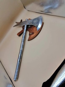 Hache viking en acier inoxydable de qualité industrielle avec tête de Méduse gravée et fourreau en cuir de lion, double lame, outil de camping en plein air - Product Image 2