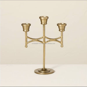 Candelabro clásico de hierro forjado, ideal para decoración rústica del hogar y arreglos elegantes con velas para eventos. - Product Image 3