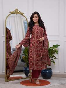Twinfeet Women's Premium Pure Cotton 60×60 Patola Print Kurti with Pant & Dupatta Suit Set - Product Image 3