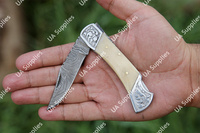 Couteau pliant tactique de survie professionnel en acier de Damas, ultra-affûté, pour bricolage industriel, avec manche en os de chameau gravé à la main et étui en cuir
