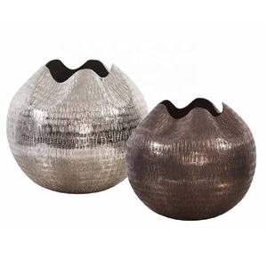 Jarrón de Metal de Aluminio Fundido con Forma de Corazón Moderno, Nuevo, para Decoración del Hogar, Sala de Estar, Dormitorio, Estantes, Mesas, Precio al por Mayor - Product Image 4