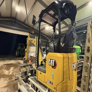 Compre una miniexcavadora hidráulica Caterpillar 301.5 con potente rendimiento de movimiento de tierras, diseño compacto de orugas para construcción. - Product Image 4