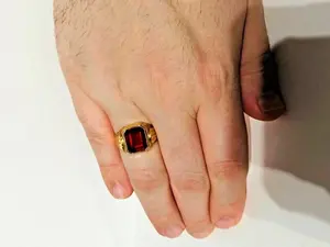 Anillo de Diamante Cultivado en Laboratorio Estilo Vintage para Mujer, Chapado en Oro Amarillo, Plata de Ley 925, Piedra de Corte Esmeralda Roja, Anillo de Boda de Lujo - Product Image 2