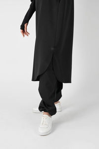 ชุดเสื้อคลุมมีฮู้ดและกางเกงขายาวสำหรับสตรีมุสลิม ชุดออกกำลังกายแบบสุภาพ เนื้อผ้าระบายอากาศ ยืดหยุ่นได้ รับผลิตแบบ OEM ODM ขายส่งจำนวนมากจากโรงงาน - Product Image 3