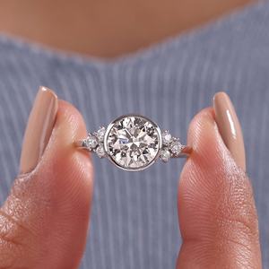Bague authentique en moissanite ronde 1 carat, plaquée rhodium, en argent 925, pour homme et femme, cadeau idéal pour les amis - Product Image 1