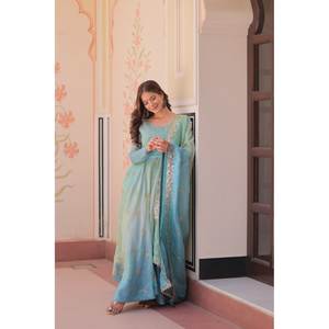 Conjunto de Vestido y Dupatta Bordados a Mano con Silueta en A, Cintura Imperio y Lentejuelas para Fiestas - Product Image 6