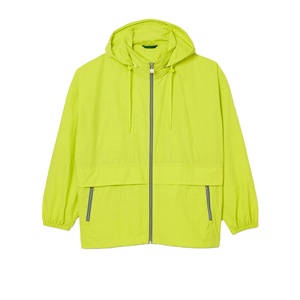 Veste coupe-vent imperméable à capuche unie pour homme, personnalisable avec logo, idéale pour la randonnée en extérieur - Product Image 1