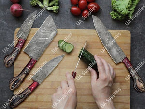 Couteaux de cuisine professionnels UA Supplies en acier Damas fait main, motif torsadé, ultra-affûtés, à lame pleine, légers et uniques - Product Image 3