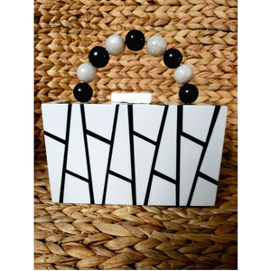 Bolso de Noche Artesanal Pintado a Mano Ecológico de Resina Negra con Adornos de Piedras Preciosas y Cierre de Cisne Dorado, Modelo con Correa de Cadena - Product Image 6