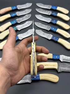 Couteau de chasse en acier Damas, lame à pointe clip, manche en os avec intercalaire bleu, couteau EDC à lame fixe de 7 pouces avec étui - Product Image 3