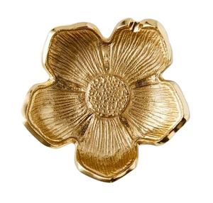 Bandeja Decorativa de Metal con Diseño de Flor en Aluminio Dorado Hecha a Mano para Decoración de Mesa de Navidad en Hogar, Oficina u Hotel - Product Image 1