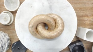 Chaîne murale en résine faite à la main de haute qualité, élégante et moderne, accent décoratif pour le salon, la chambre à coucher, le bureau - Product Image 2