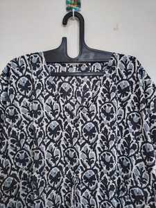 Caftán Floral Hecho a Mano en India, Ligero, para Playa o Resort, Estilo Bohemio y Cómodo - Product Image 3