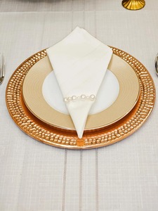 Assiette de service ronde dorée martelée de qualité supérieure pour table de cuisine et assiette décorative texturée élégante en provenance d'Inde - Product Image 5