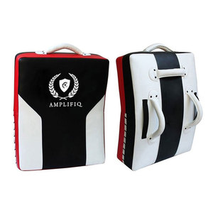 Bouclier d'entraînement professionnel en cuir pour MMA/Kickboxing, rembourrage en mousse robuste, poignées sécurisées, design léger, respectueux de l'environnement - Product Image 1