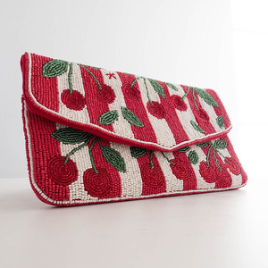 Sac à main FAIZA CRAFT rose perlé en forme de fraise, pochette rectangulaire brodée avec chaîne argentée, fait main - Product Image 6