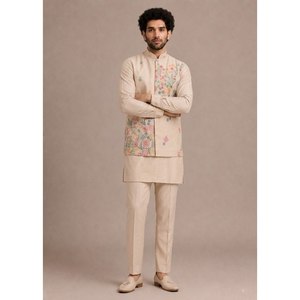 Conjunto de Kurta y Pantalón de Seda Beige con Bordado Floral para Hombre, con Chaqueta - Product Image 1