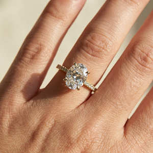 แหวนแต่งงานและหมั้นเพชรทรงรี 2 กะรัต 9*7 มม. เพชรเลี้ยงในห้องปฏิบัติการ ทองคำแท้ 14k 18k ประดับเพชร 18 เม็ด สีเหลือง หรูหรา - Product Image 3