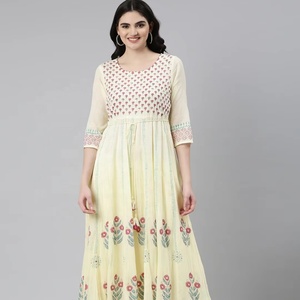 Vestido Maxi Artesanal de Algodón Bohemio para Mujer, con Estampados Florales Tradicionales Hechos a Mano, Estilo Indo-Occidental Anarkali - Product Image 1