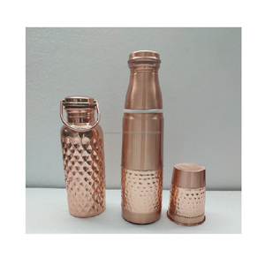 Bouteille d'eau authentique en cuivre pur avec finition polie et bouchon hermétique pour une consommation d'eau saine et sécurisée - Product Image 6