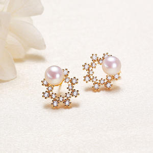 Boucles d'oreilles à clous tendance pour femmes en gros, jolies boucles d'oreilles doubles C en perles d'eau douce - Product Image 4