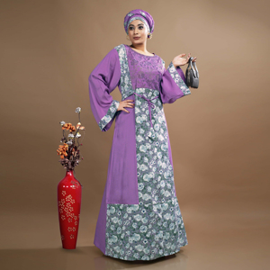 Elegante y Modesto Vestido Kaftan de Rayón con Adornos de Diamantes Swarovski, Panel Floral y Cinturón, Estilo Árabe Dubai, Atuendo Maxi para Mujer - Product Image 4