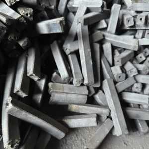 Charbon de bois de sciure carré type A pour chicha, longue durée de combustion, sans fumée, faible teneur en cendres, prix unitaire pour 1 tonne métrique de charbon AVC - Product Image 3