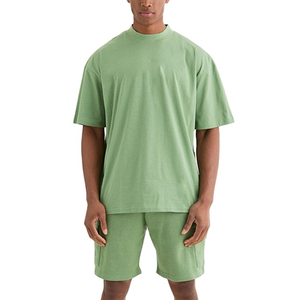 Conjunto de camiseta y pantalones cortos de verano para hombre, de talla grande, de alta calidad, con hombros caídos, estilo formal, con logo personalizado. - Product Image 2