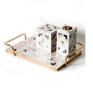 Bandeja Rectangular de Resina y Madera Hecha a Mano Imperial Crafted Home, Plato Decorativo Geométrico Moderno para Servir Alimentos con Asa para el Hogar - Product Image 3
