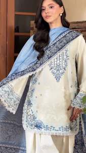 Ensemble prêt-à-porter entièrement cousu en satin de rayonne avec broderie de designer et dentelle fantaisie, comprenant un haut, un salwar Farshi Plazzo et un dupatta. - Product Image 4