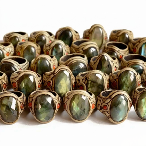 Bague en pierre précieuse de labradorite facettée de qualité supérieure |   Bijoux en cristal naturel Flash Crystal |   Idée cadeau pour femme : bague en pâte polymère bohème |   2026 - Product Image 2