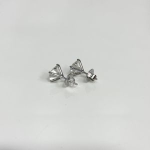 Pendientes de Diamantes Redondos Brillantes en Oro Blanco, Joyería Clásica Solitaria Brillante para Mujer, Elegante para Uso Diario - Product Image 6