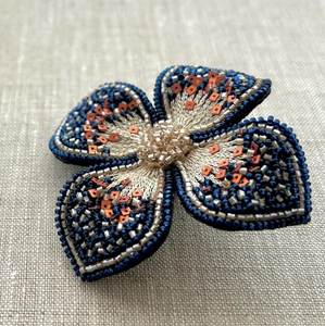 Broche Artesanal Premium con Cuentas, Elegante Pin Decorativo para Solapa, Broche Bordado a Mano con Cuentas, Colorido - Product Image 3