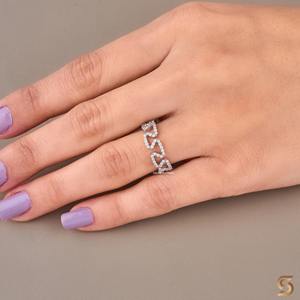 Bague éternelle en or blanc massif 10K avec motif en zigzag et moissanite |   Bague d'éternité complète |   Bague empilable ondulée |   Satani Brothers - Product Image 4