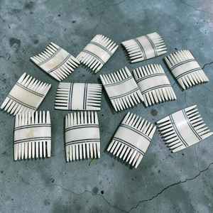 Peine para Barba Hecho a Mano con Hueso Natural de Búfalo, Pequeño Peine de Aseo a Precio de Mayoreo - Product Image 3